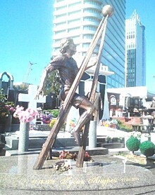 В Киеве установлен памятник Андрею Гусину