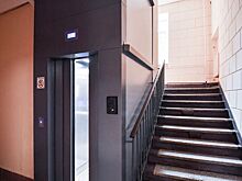 В Лефортово засняли мужчину, расклеивающего QR-коды для кражи Telegram-аккаунтов