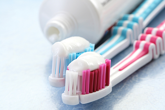 Домашняя аптечка от стоматолога: лучшие средства для белоснежной улыбки и от неприятного запаха