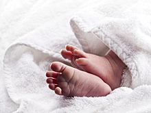 Российские подростки нашли брошенную новорожденную девочку на трассе