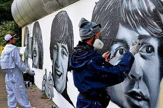 Граффити с The Beatles в Сочи заменят портретами участников "Молодой гвардии"