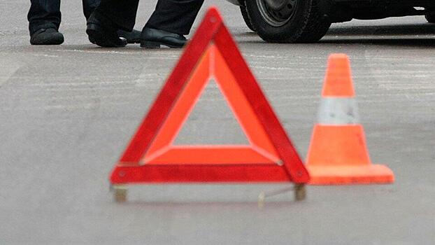 Три человека пострадали в авто, влетевшем в отбойник на МКАД в Москве