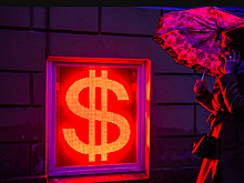 Россиянам посоветовали перевести сбережения в доллары