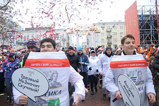 Больше ста жителей Балашихи вышли на новогодний забег на Заречной улице
