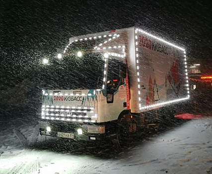 Новогодний автомобиль отправился в путешествие по городам Кузбасса