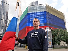 Народный фронт поздравил россиян с Днем Государственного флага с медиаэкранов