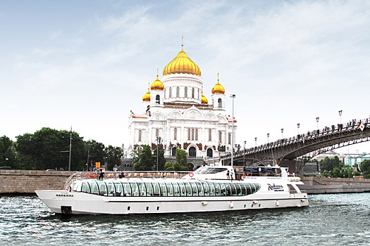 На яхте по Москве