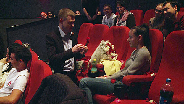 На премьере фильма «Крым» в Казани мужчина сделал предложение своей девушке