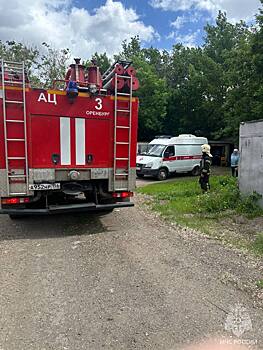 В Оренбурге спасатели помогли женщине выбраться из погреба