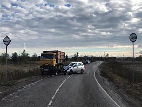 Два ДТП с легковушками и грузовиками произошли в Самарской области за сутки