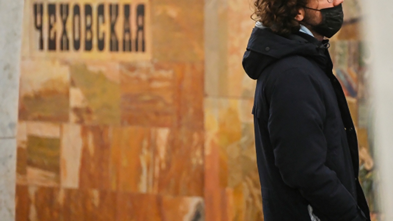 В московском метро произошел сбой из-за гибели человека на путях на «Чеховской»