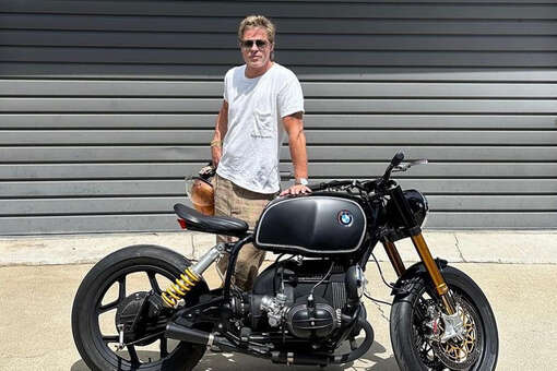 Актер Брэд Питт опубликовал фото на мотоцикле