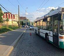 В Калининграде пострадала пассажирка автобуса, который резко затормозил на повороте