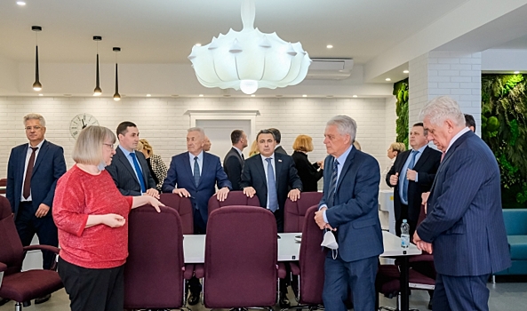 В Волгограде обсудили развитие экономики региона в условиях санкций