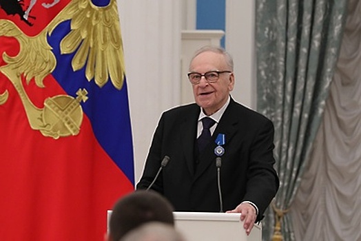 «Ушла целая эпоха»: в соцсетях скорбят об ушедшем дикторе Кириллове