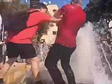 «Бессмертный полк» в Израиле сбросил проукраинского активиста в фонтан