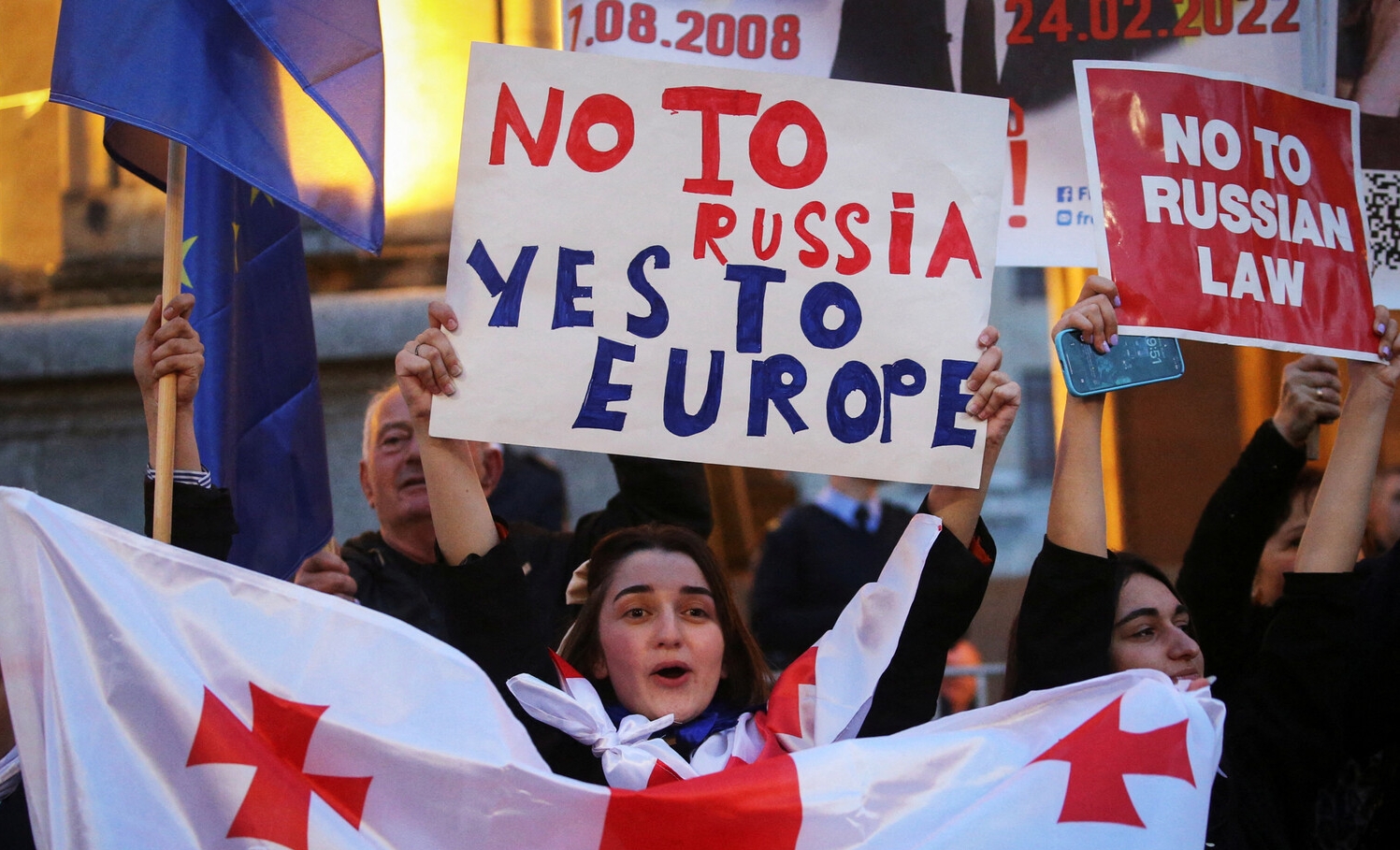 Тысячи митингующих в Тбилиси заняли площадь Европы