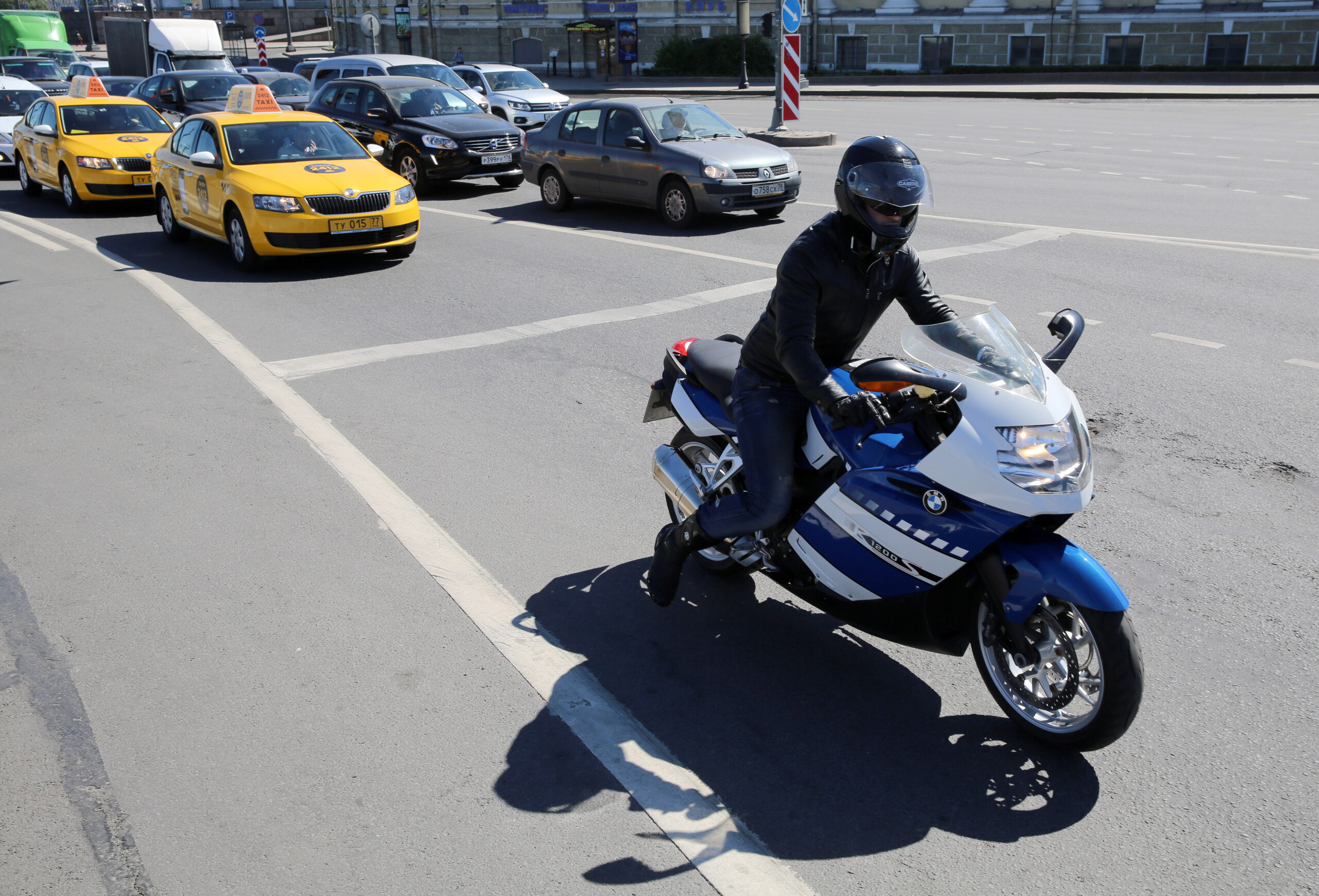 Один человек погиб в аварии с мотоциклом на Космодамианской набережной