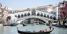 В Венеции туристов оштрафовали и выгнали из города за кофе на мосту
