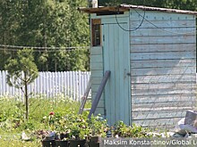 Юрист объяснила, что делать с вонючим туалетом соседа по даче