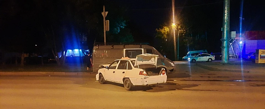 Два человека пострадали в Самаре при столкновении ГАЗели и легковушки