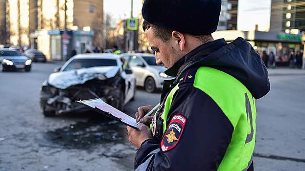 На внутренней стороне 19-го км МКАД загорелась машина