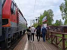 Тревел-блогер объяснила, как бесплатно превратить плацкартные места в купе