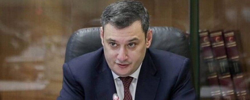 Хинштейн обратится в прокуратуру из-за запрета символики Дня Победы отелями Красной Поляны