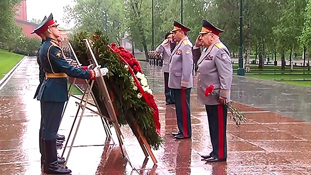 Валерий Герасимов возложил цветы к Могиле Неизвестного Солдата
