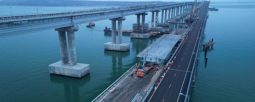 На левой автомобильной части Крымского моста установили последний пролёт