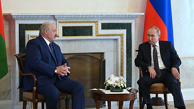 Стало известно содержимое чемоданчика Лукашенко на встрече с Путиным