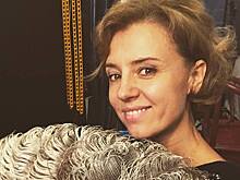 97-летняя бабушка Ксении Алферовой вместе со звездной внучкой посетила ледовое шоу Ильи Авербуха