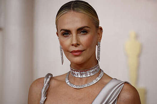 Актриса Шарлиз Терон заявила, что переспала с мужчиной вдвое младше нее