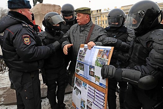 В Петербурге задержали семерых защитников Конституции