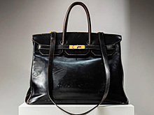 На аукционе Sotheby's выставят легендарную сумку самой Джейн Биркин