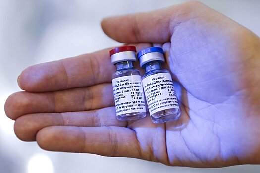 Греция собирается принимать вакцинированных "Спутником V" туристов