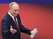 Путин отправил письмо и игрушки сирийской девочке