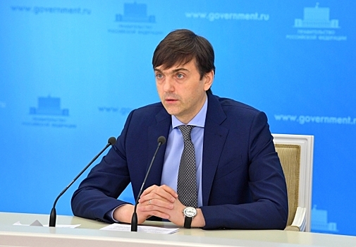 Министр Кравцов разъяснил инициативу депутатов по телефонам школьников