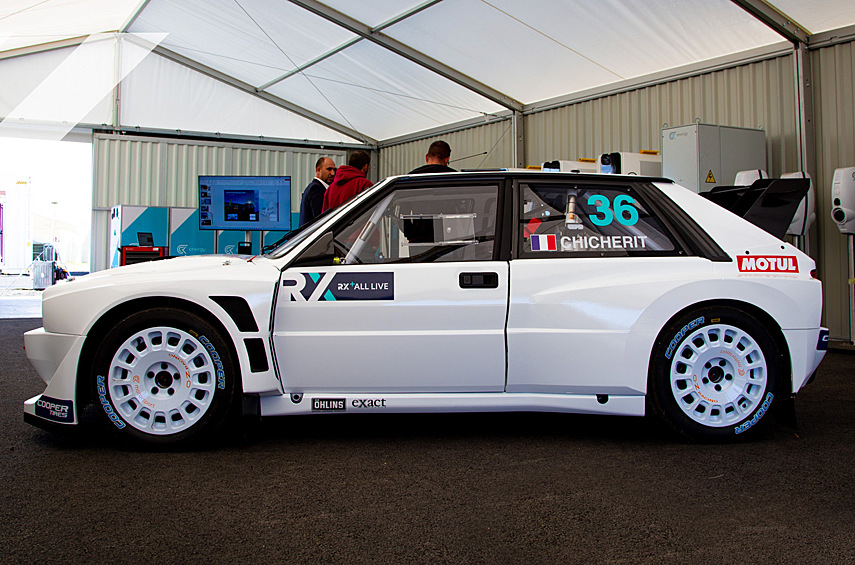 Проект создала компания GCK Exclusiv-e — «дочка» команды GCK Motorsport. Два мотора в сумме выдают 680 лошадиных сил.