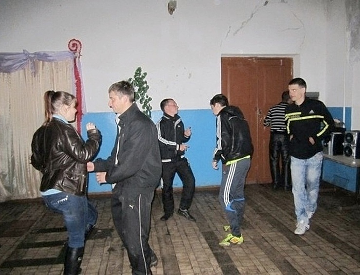 Если в зале холодно, надо разогреться.