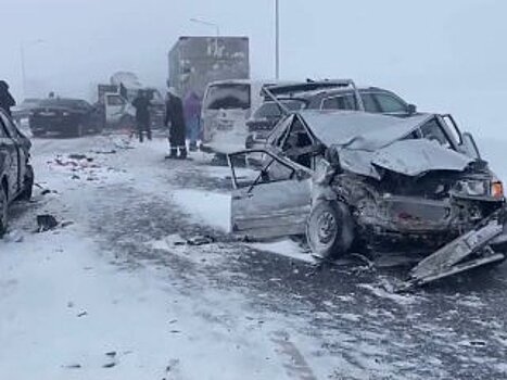 На трассе в Башкирии в ДТП с 22 автомобилями погиб человек