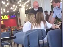 Пострадавшая девочка из Челябинска рассказала, за что охранник ударил ее по лицу