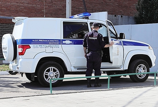 В Омске почти два месяца не могут найти мужчину, напавшего с молотком на сотрудницу ломбарда