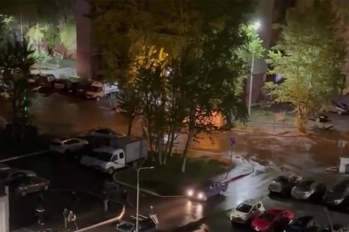 Подростка выносили на руках после массовой драки в российском городе