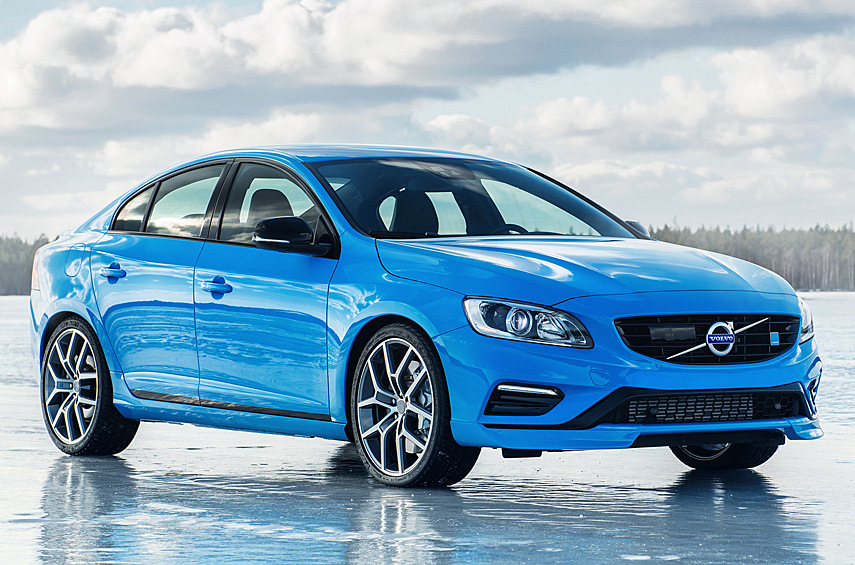 Volvo S60 T6/V60 T6. Модификация с литерой R в следующей серии «шестидесяток» отсутствовала, ее заменила концептуально схожая S60 T6. На сей раз шведы пошли еще дальше и щедро одарили передставителя размерного класса D рядным шестицилиндровым турбодвигателем объемом 3,0 литра. В стандартной вариации — 304 л.с. и 440 Нм, а с коррекцией программы управления от придворного тюнинг-ателье Polestar — 329 л.с.