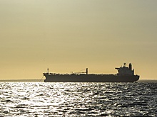 NYT: экипаж преследуемого США танкера нарисовал на борту российский флаг