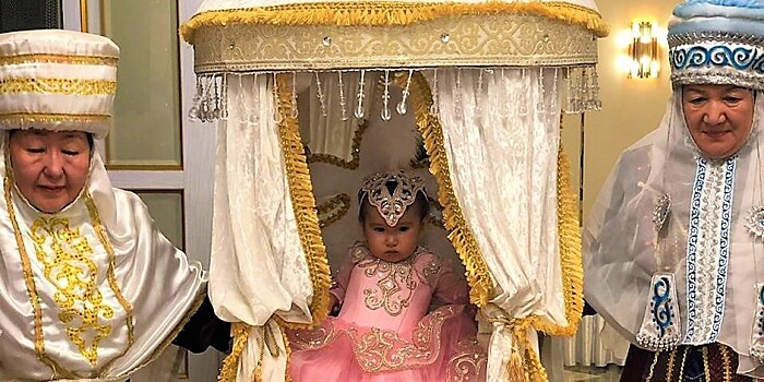 Казахское разрезание пут: какой обряд помогает ребенку быть счастливым?