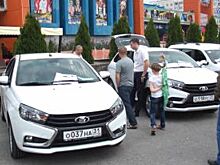 В Омске автовладельца раздавила машина