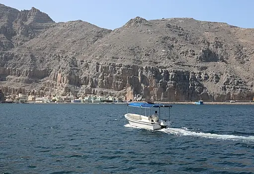 Иран перекрыл Ормузский пролив