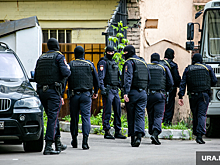 В Екатеринбурге задерживать подозреваемого отправили автобус силовиков